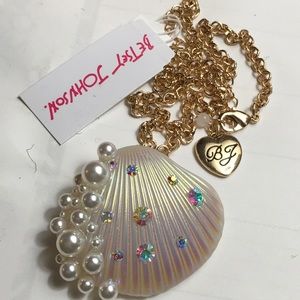 NWT Betsy Johnson Iridescent Seashell Necklace
